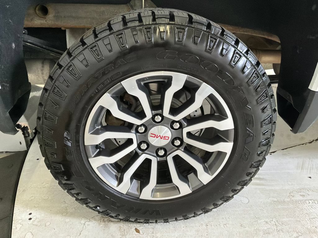 Used 2022 GMC Sierra 1500 AT4 w/ AT4 Premium Package AWD/4WD image 18