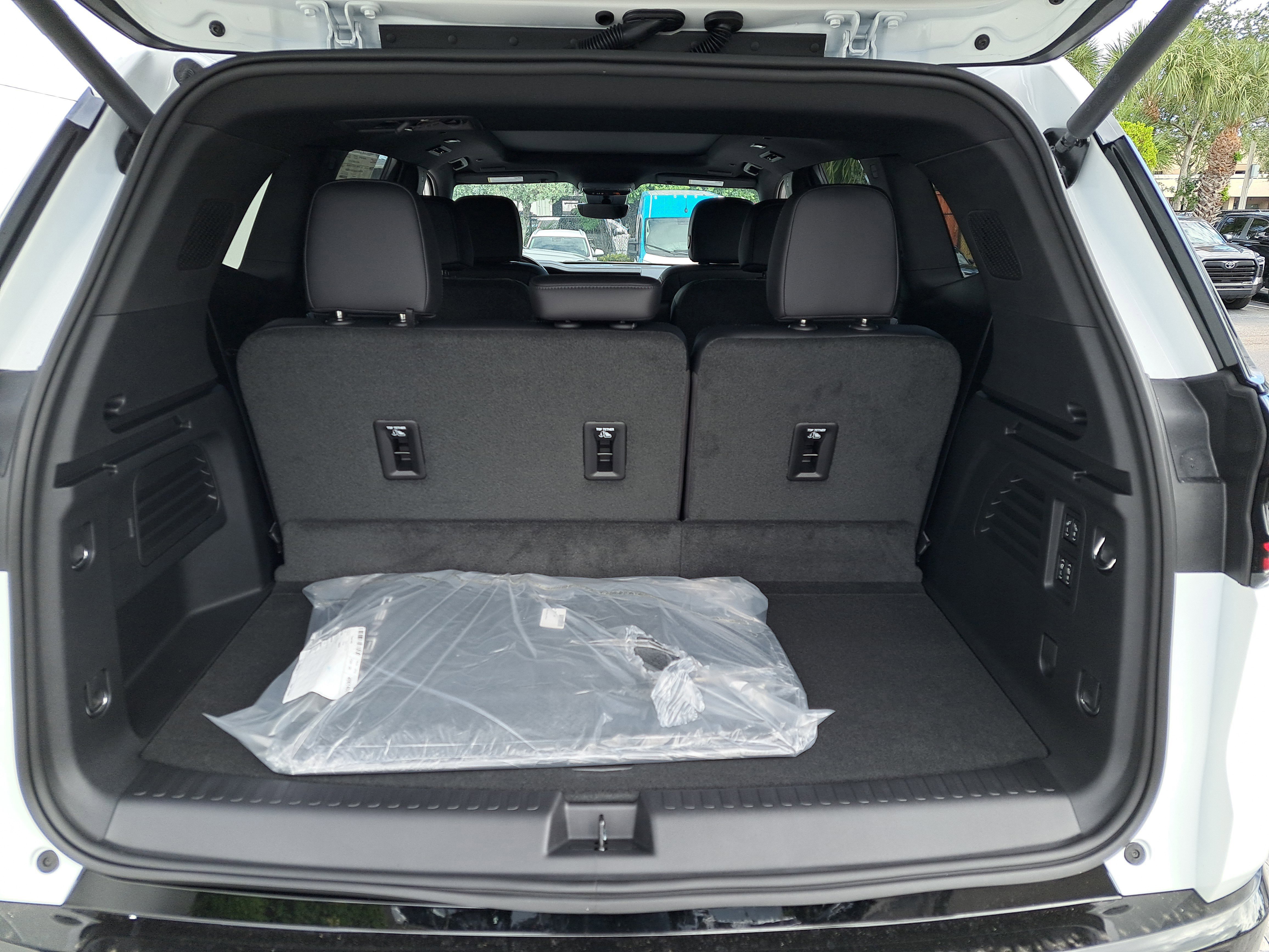 New 2026 GMC Acadia Denali w/ Super Cruise Package image 9