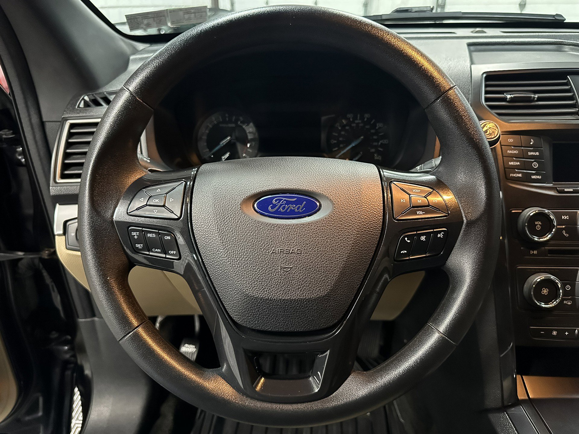 Used 2017 Ford Explorer XLT image 25