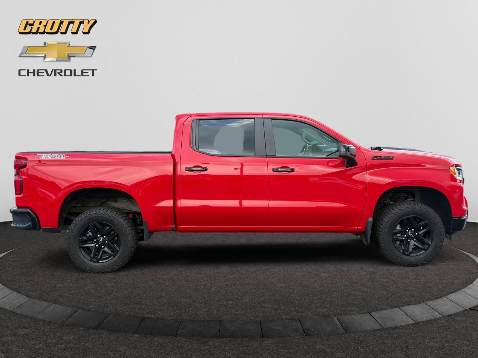 Used 2024 Chevrolet Silverado 1500 LT Trail Boss w/ Convenience Package II AWD/4WD image 6