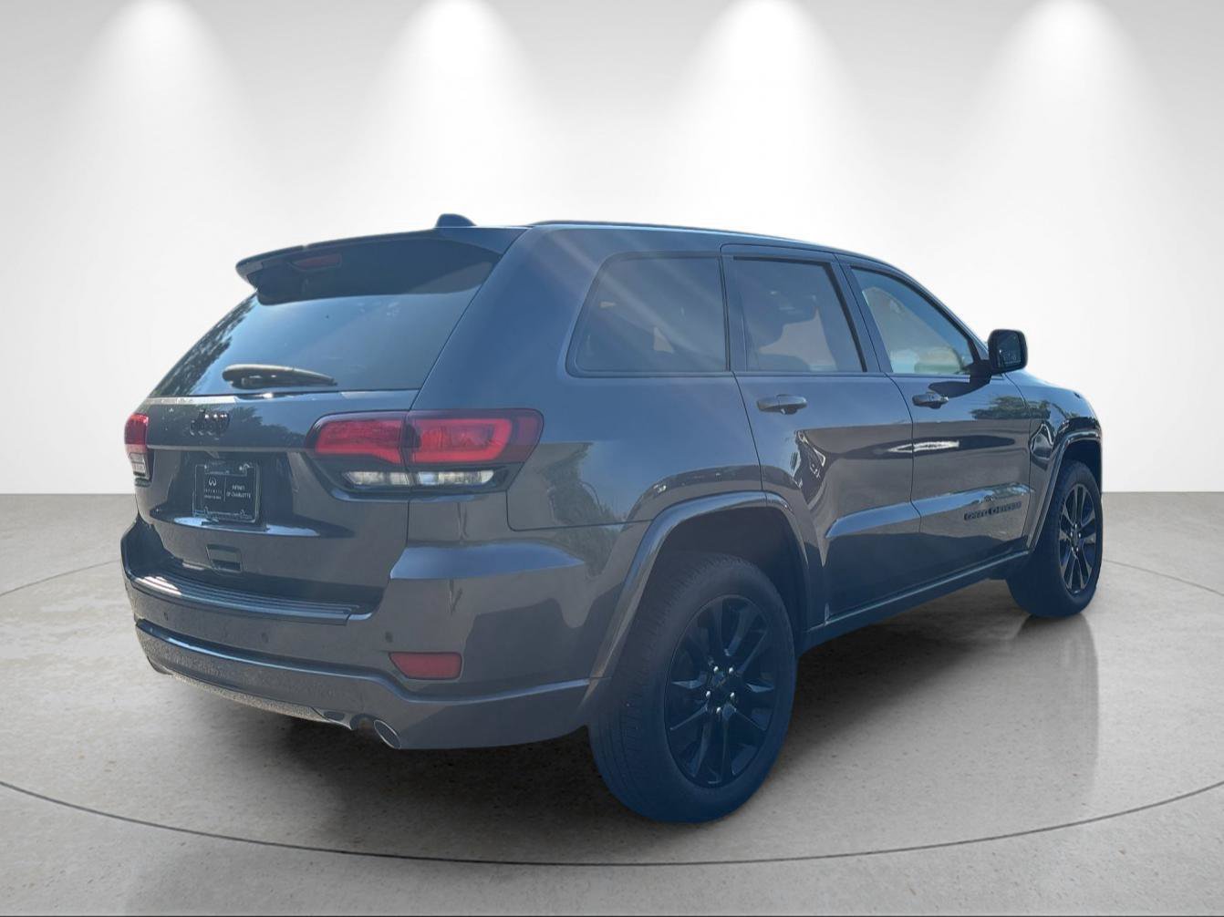 Used 2020 Jeep Grand Cherokee Altitude AWD/4WD image 5