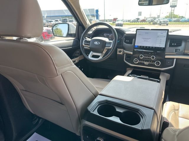 Used 2024 Ford Expedition Max XLT image 13