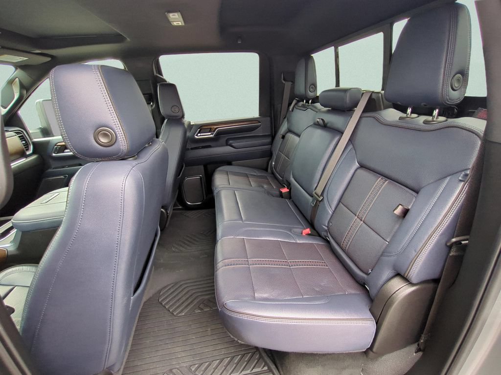 Used 2024 Chevrolet Silverado 2500 High Country w/ High Country Premium Package AWD/4WD image 10
