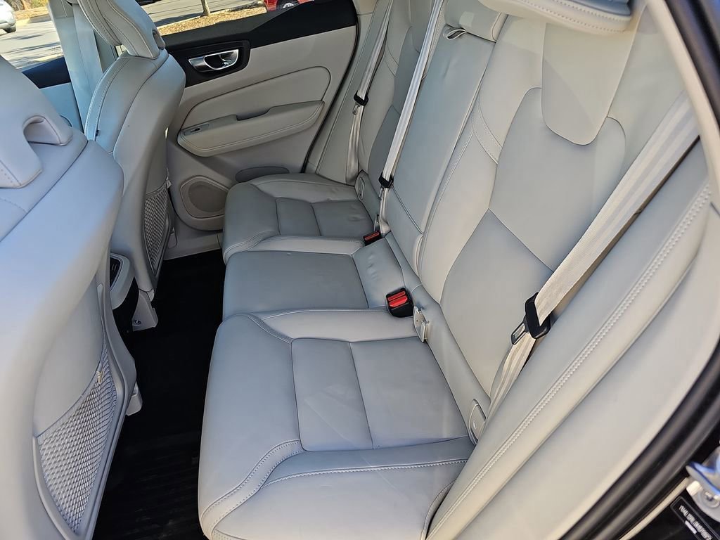 Used 2022 Volvo XC60 B5 Inscription w/ Advanced Package image 17