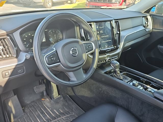 Used 2019 Volvo XC60 T6 Momentum w/ Multimedia Package AWD/4WD image 11