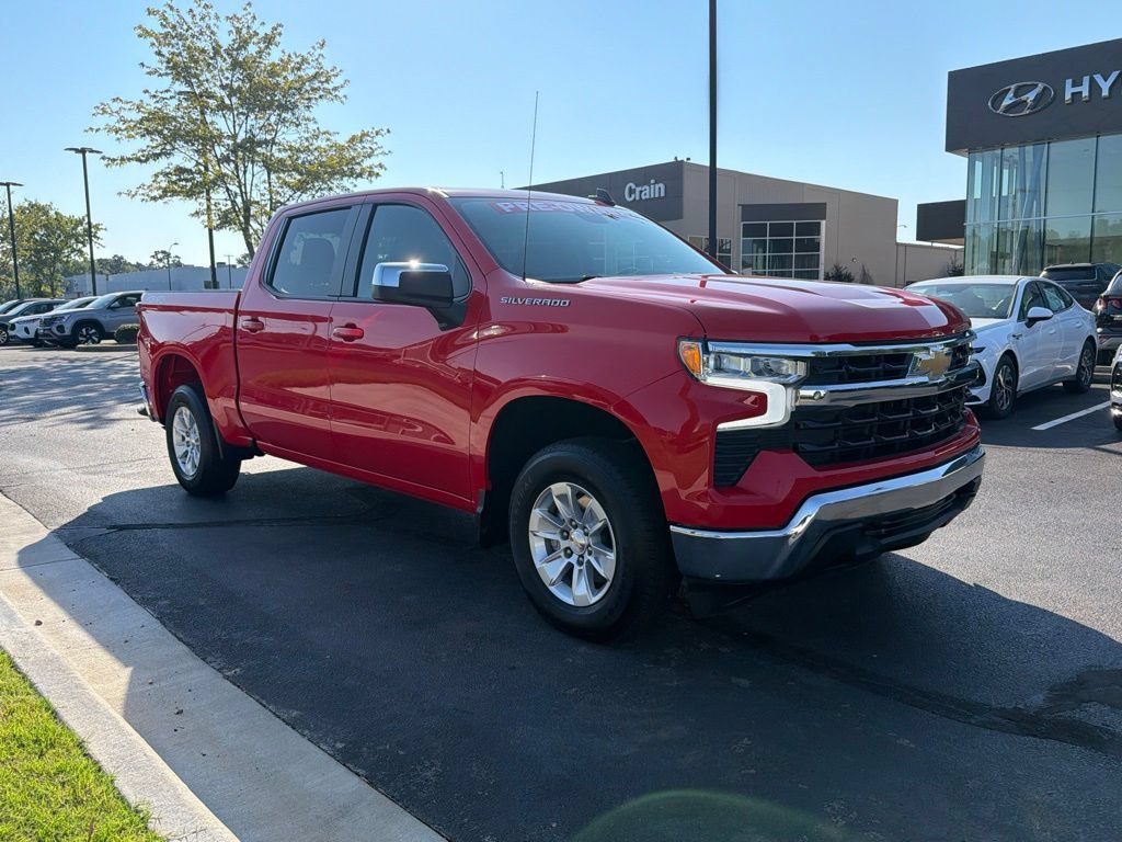 Used 2025 Chevrolet Silverado 1500 LT AWD/4WD image 2
