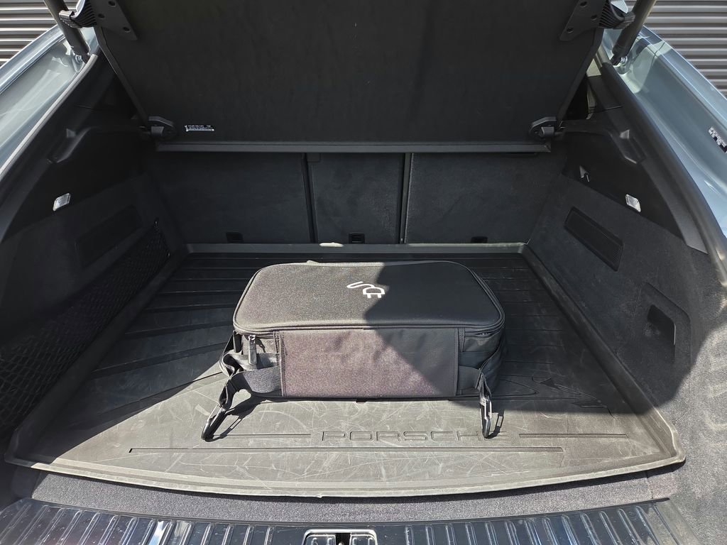 Certified 2025 Porsche Cayenne E-Hybrid Coupe image 31