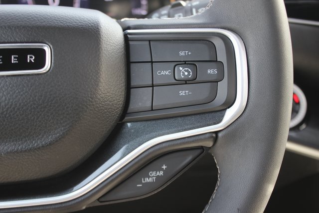 Used 2024 Jeep Wagoneer 4WD w/ Premium Group I image 17