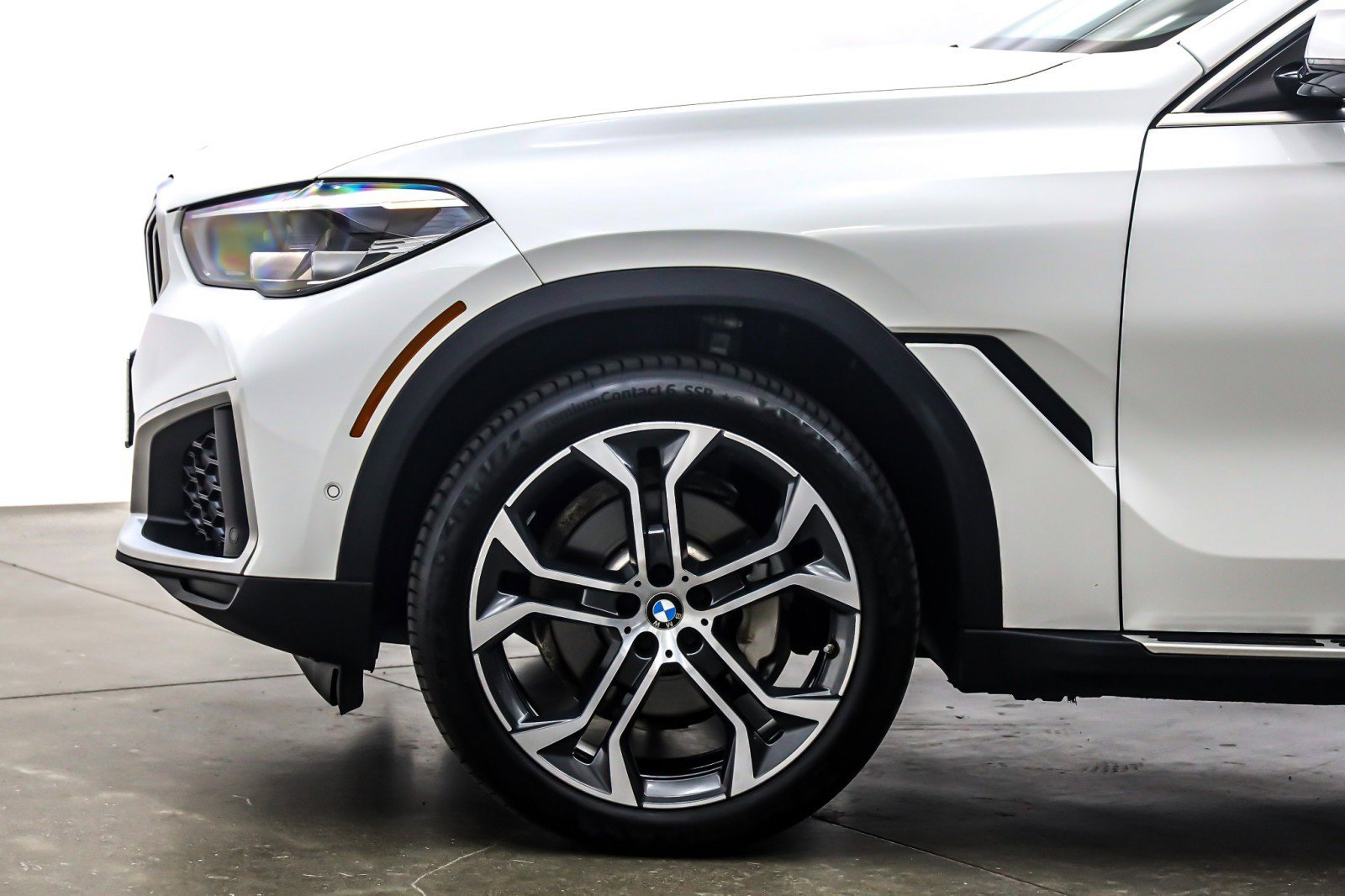 Used 2022 BMW X6 xDrive40i w/ Premium Package image 10