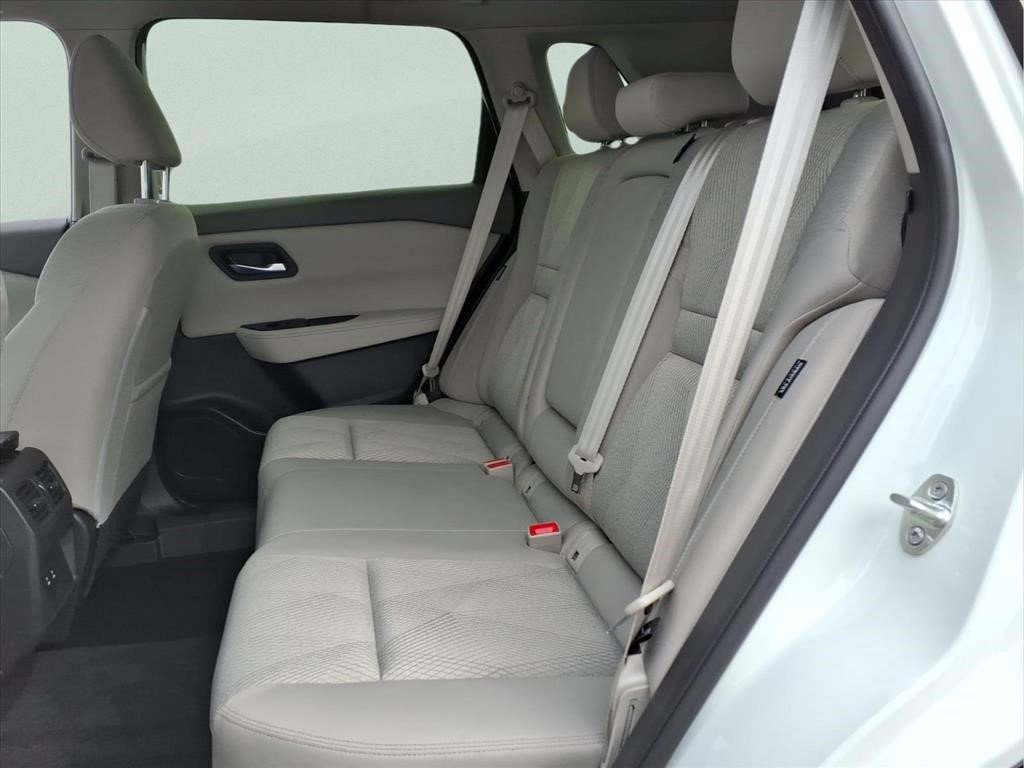 Used 2025 Nissan Rogue SV AWD/4WD image 19