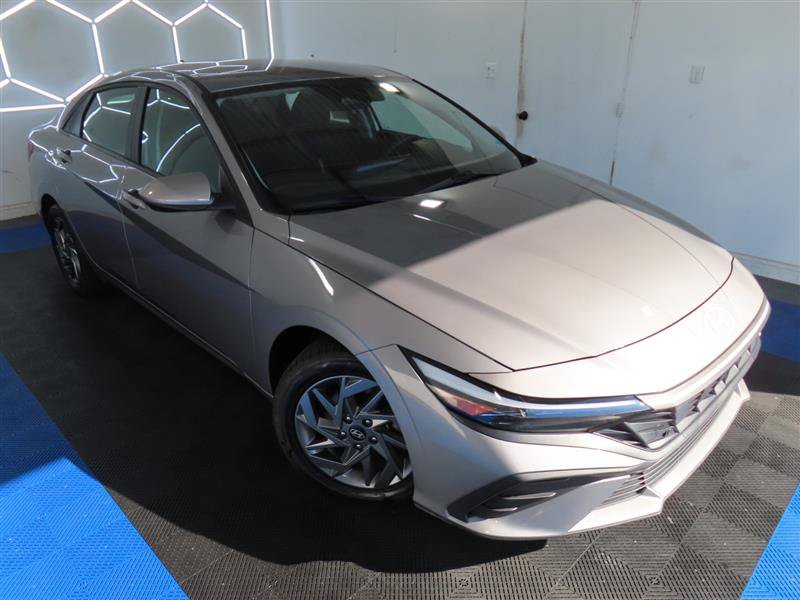 Used 2024 Hyundai Elantra SEL FWD image 5