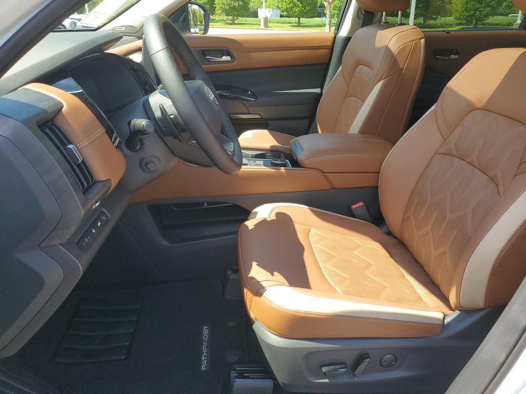 New 2026 Nissan Pathfinder Platinum AWD/4WD image 17