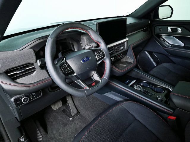 Used 2025 Ford Explorer ST AWD/4WD image 4
