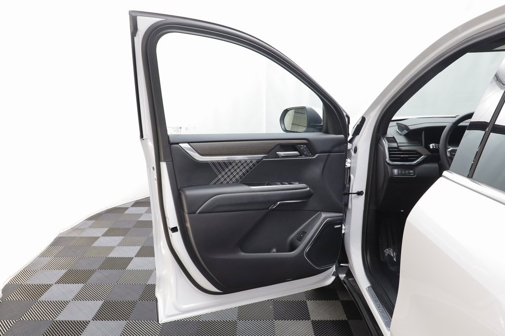 Used 2024 GMC Acadia Denali w/ LPO, Floor Liner Package image 5