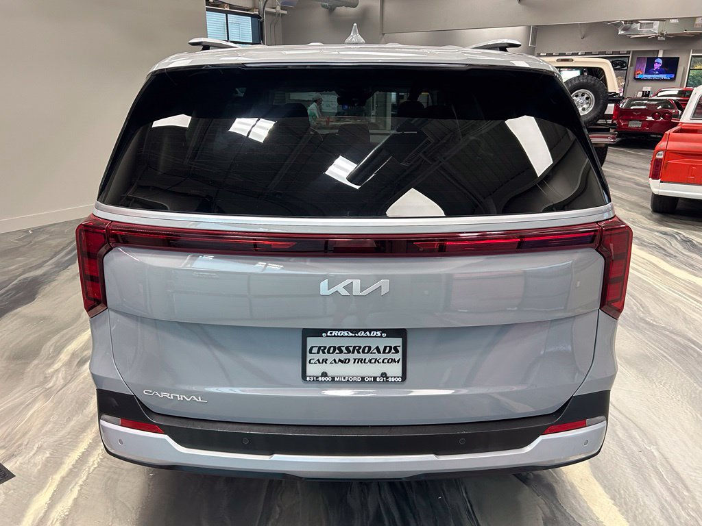 Used 2025 Kia Carnival EX FWD image 36