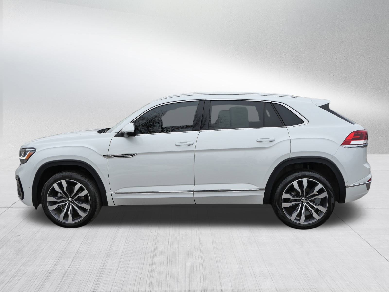 Certified 2023 Volkswagen Atlas Cross Sport SEL Premium R-Line image 4