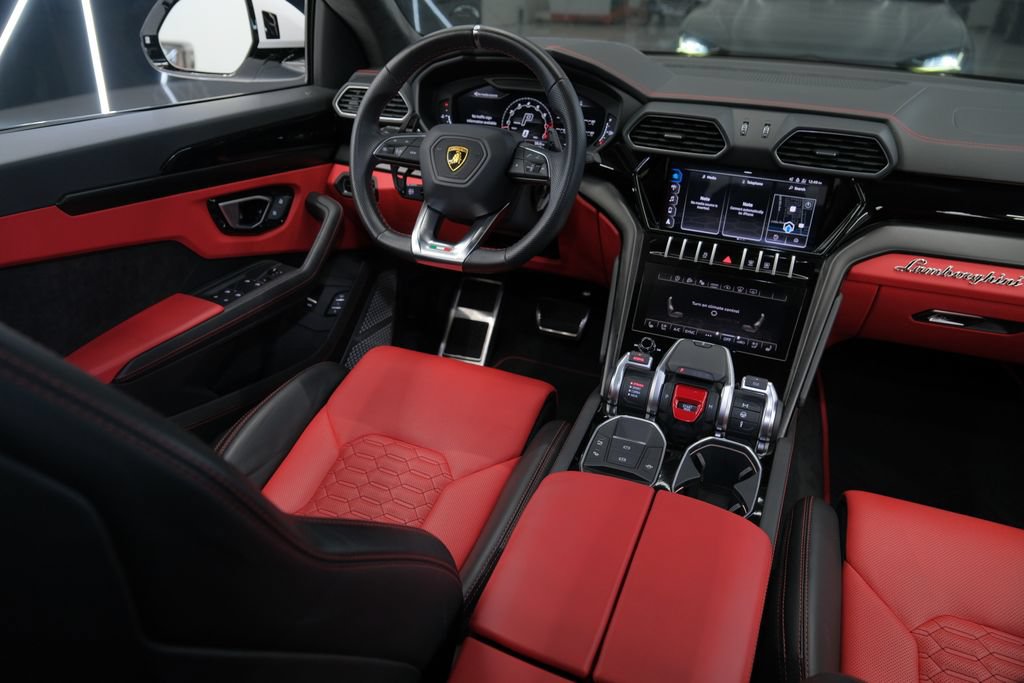 Used 2022 Lamborghini Urus AWD/4WD image 55