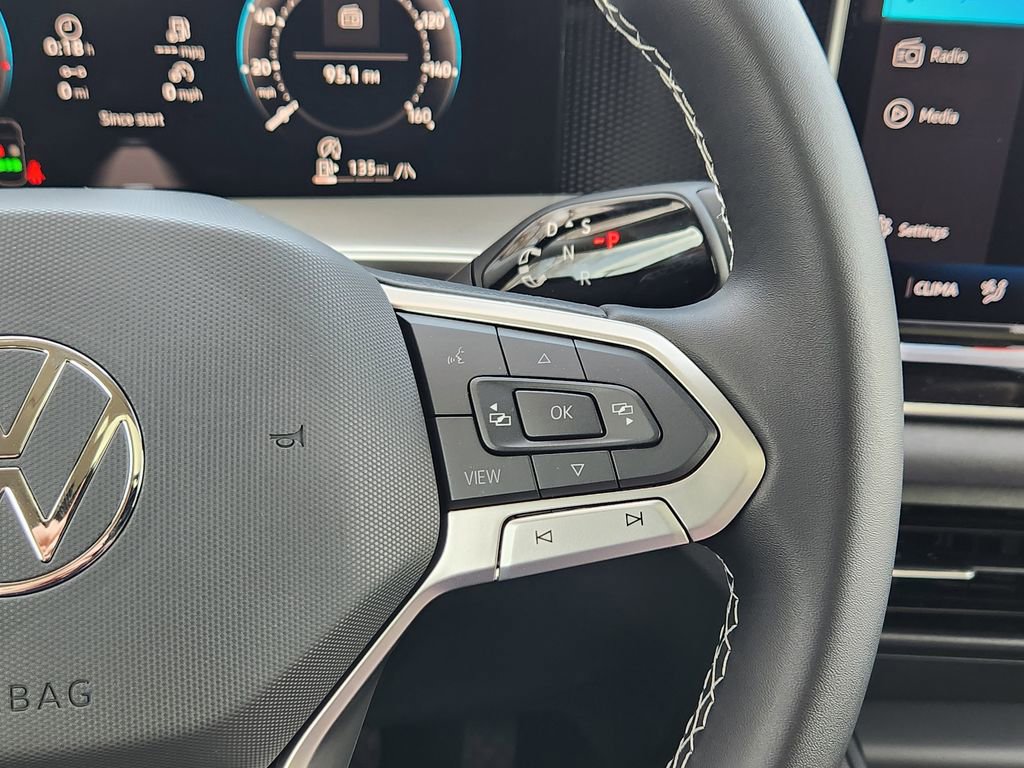 New 2026 Volkswagen Tiguan SE image 18