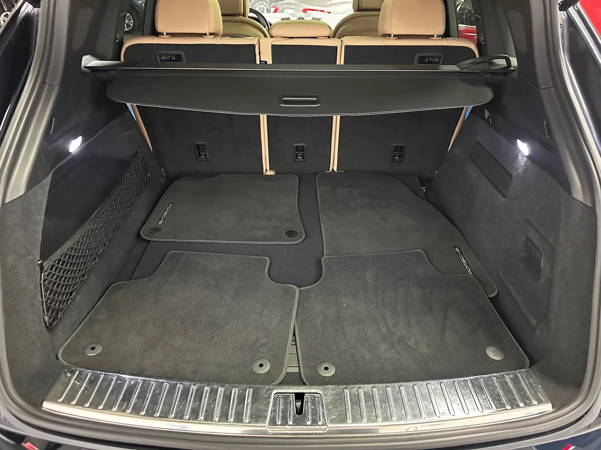 Used 2022 Porsche Cayenne Sport Utility 4D image 18