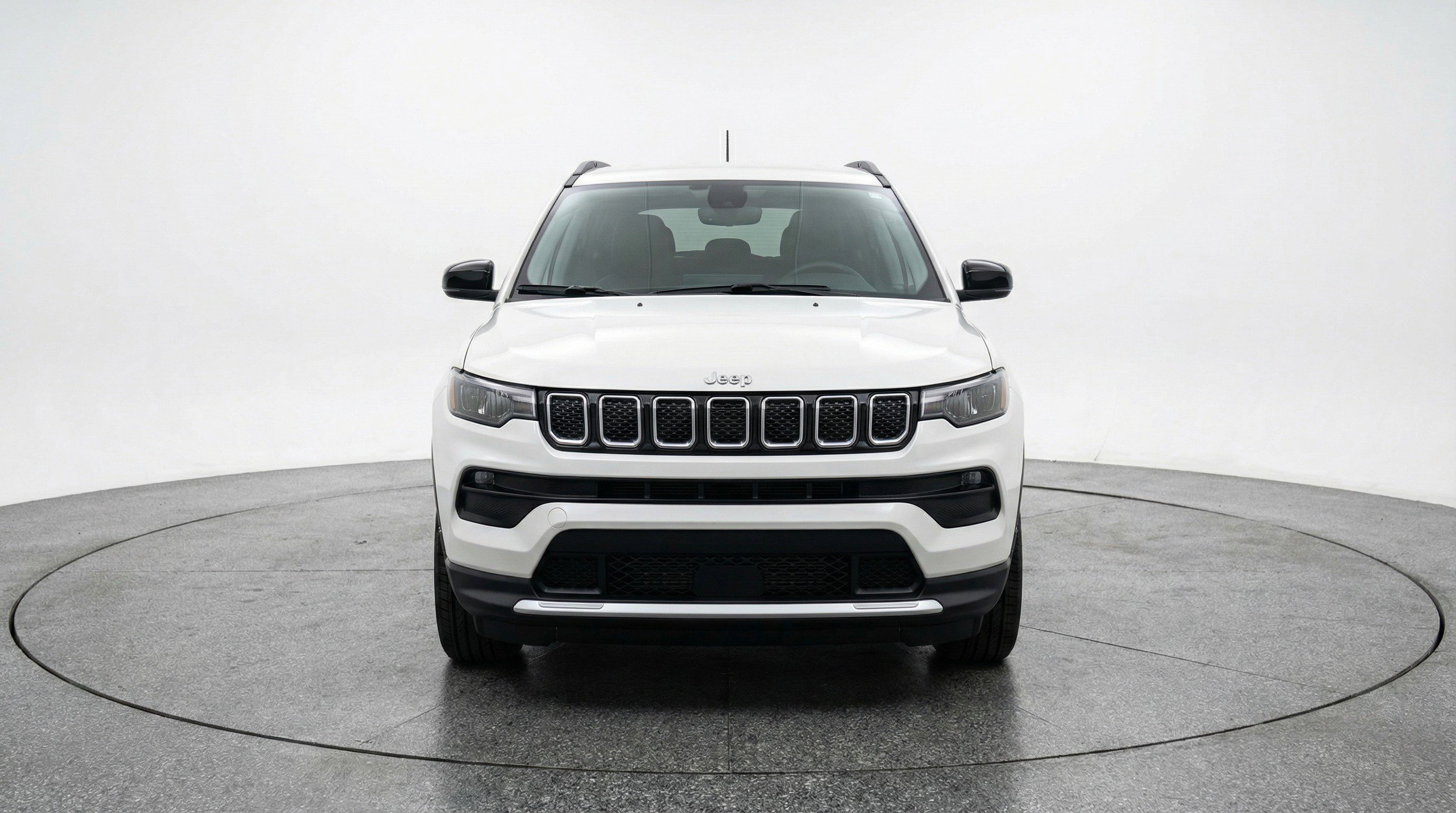 Used 2025 Jeep Compass Latitude image 2
