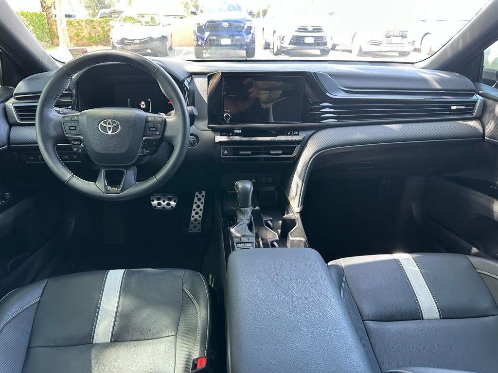 Used 2025 Toyota Camry Hybrid FWD image 12