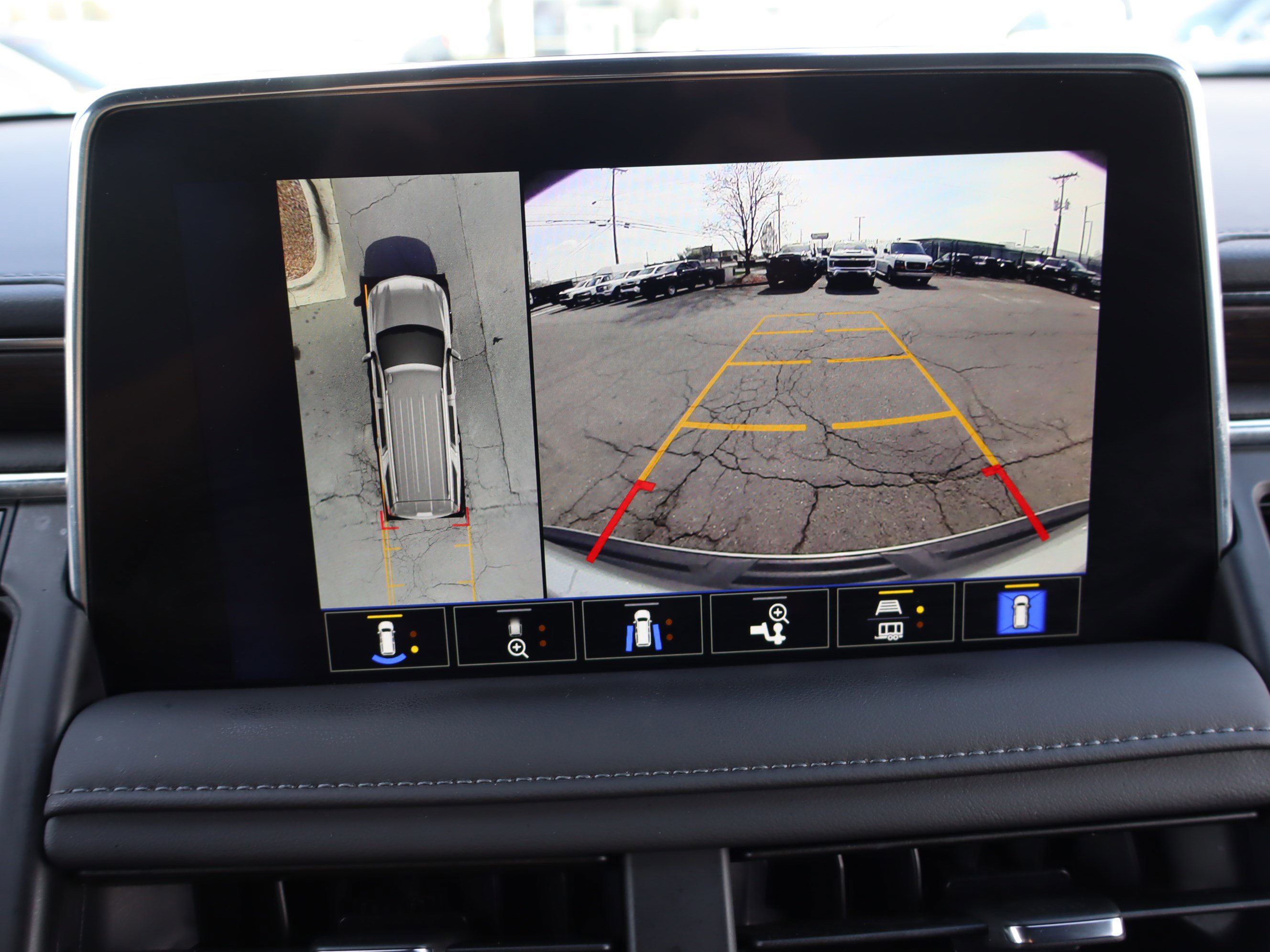 Used 2024 Chevrolet Suburban Z71 w/ Luxury Package image 30