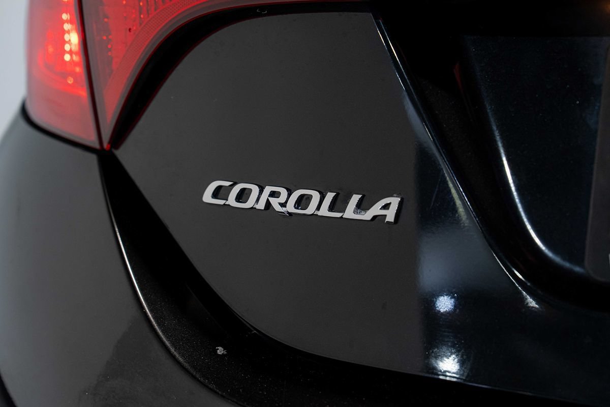 Used 2018 Toyota Corolla LE FWD image 4
