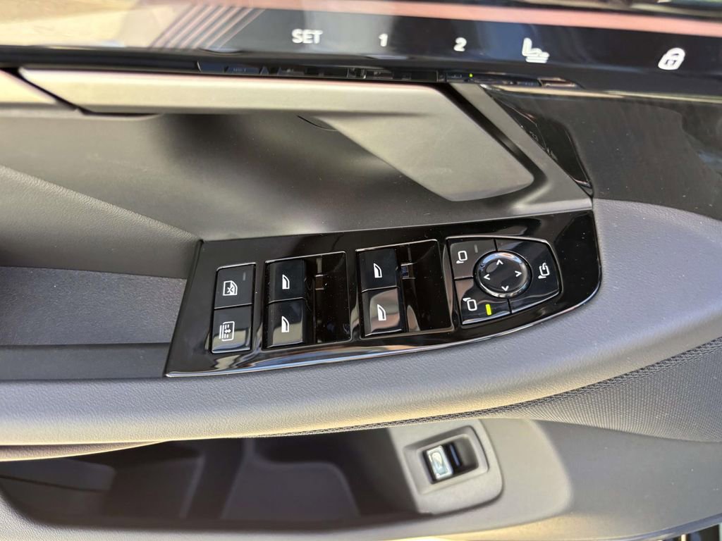 New 2026 BMW 550e xDrive w/ Executive Package image 13