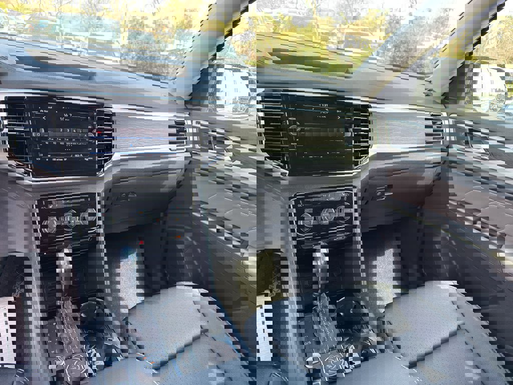 Used 2023 Volkswagen Atlas SE image 25