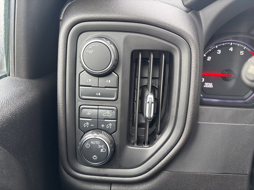 Used 2025 Chevrolet Silverado 2500 Custom w/ Custom Value Package image 18