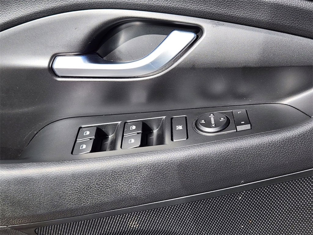 Used 2018 Hyundai Elantra GT Sport image 4