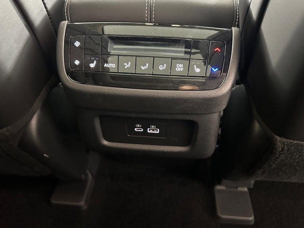 Certified 2025 INFINITI QX60 Luxe w/ Lighting Package (N94) image 10