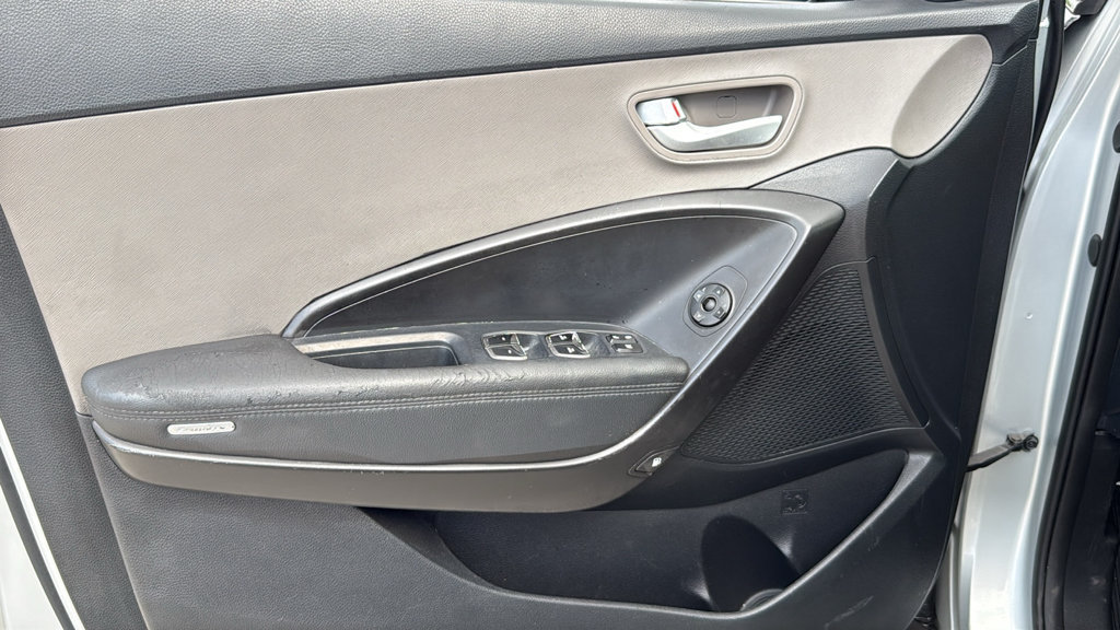 Used 2017 Hyundai Santa Fe SE FWD image 19