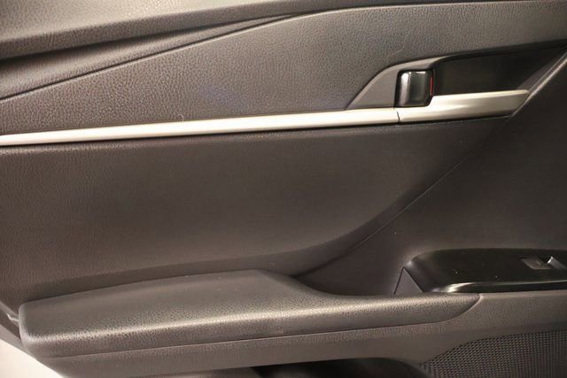 Used 2025 Toyota Camry SE image 30