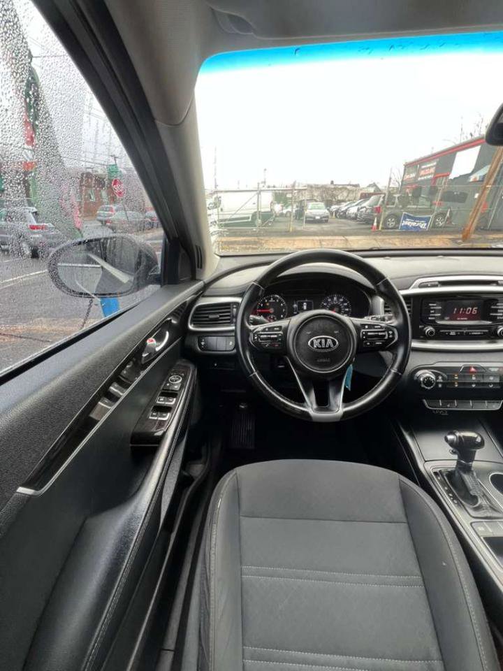 Used 2016 Kia Sorento LX w/ LX Convenience Package image 24