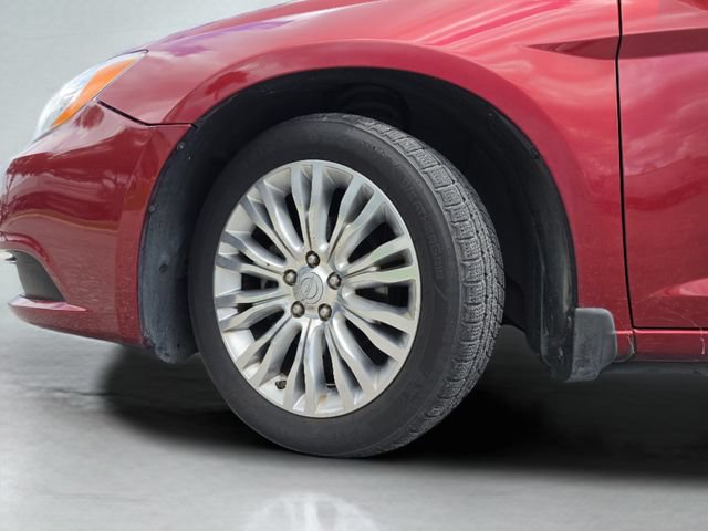 Used 2012 Chrysler 200 Limited FWD image 34