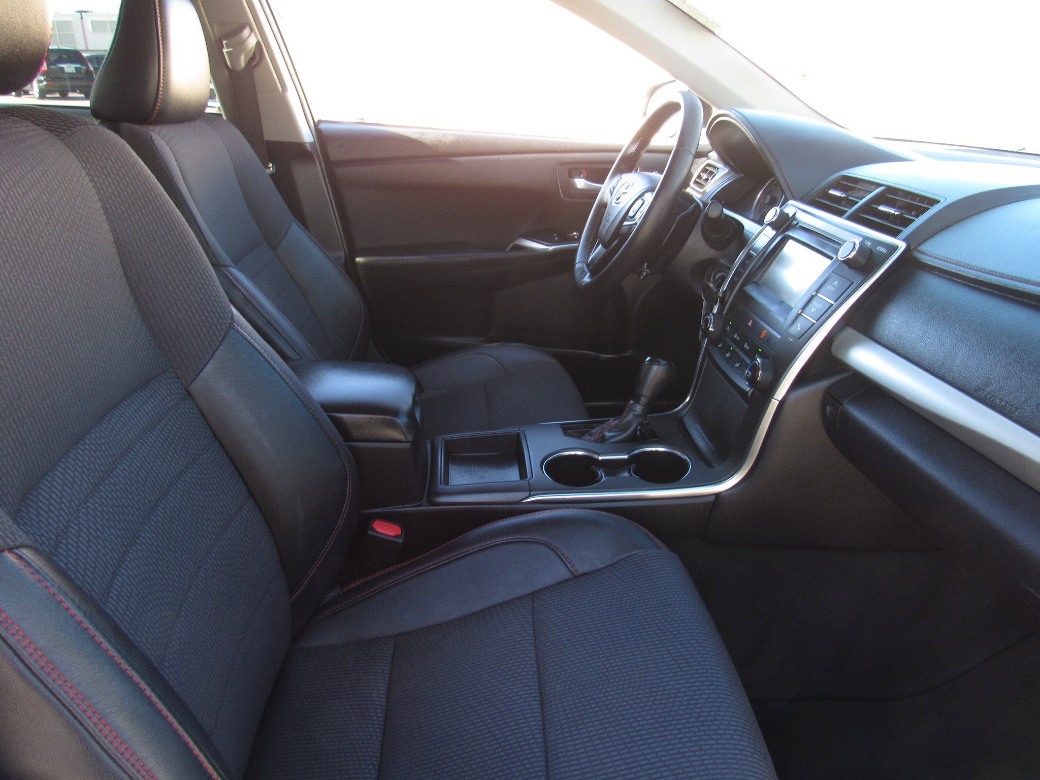 Used 2016 Toyota Camry image 8