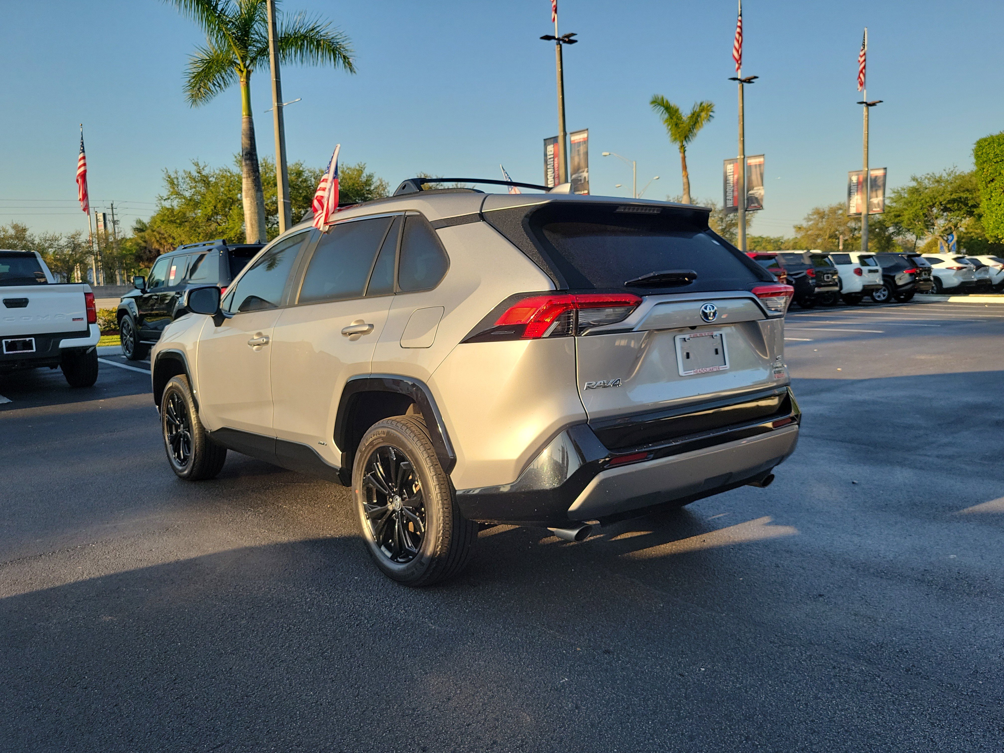 Used 2023 Toyota RAV4 SE w/ Convenience Package image 8