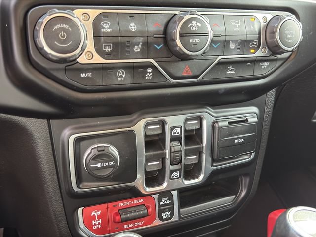 Used 2021 Jeep Wrangler Unlimited Rubicon w/ Cold Weather Group AWD/4WD image 17