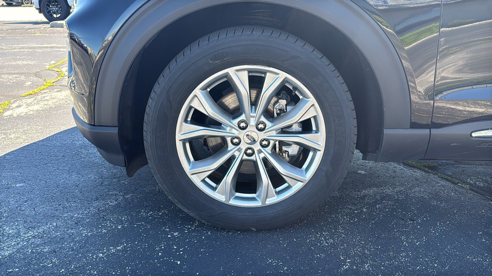 Used 2020 Ford Explorer XLT w/ Equipment Group 202A AWD/4WD image 5