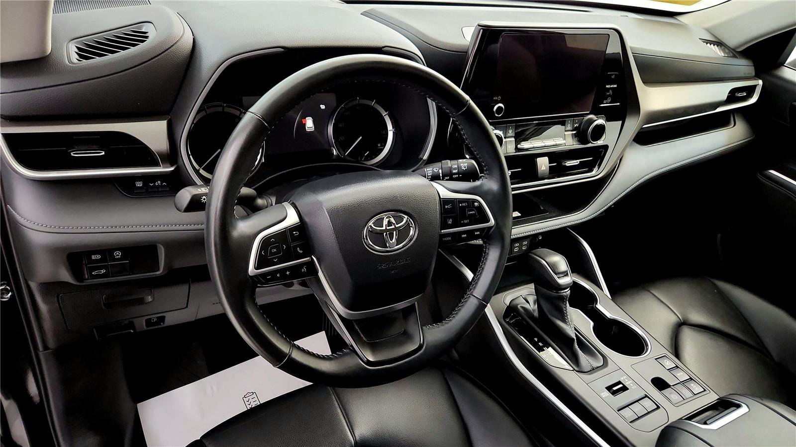 Used 2024 Toyota Highlander XLE image 25