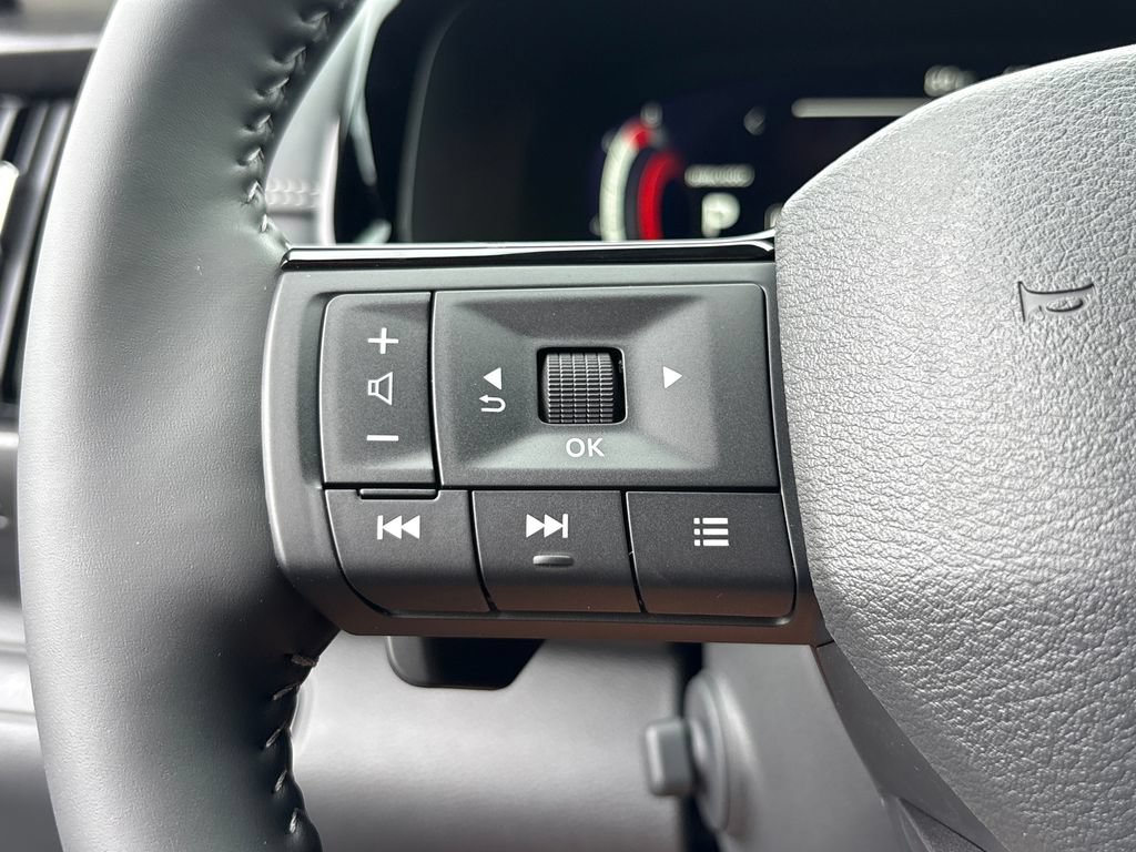 New 2026 Nissan Pathfinder Platinum FWD image 11