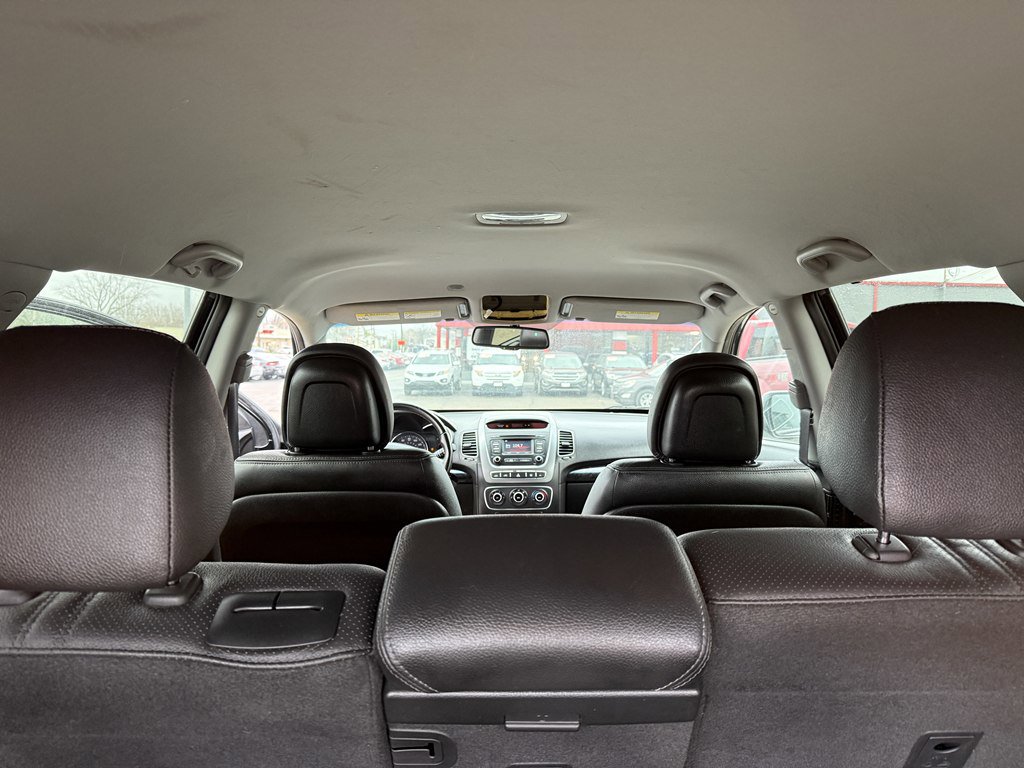 Used 2015 Kia Sorento LX image 16