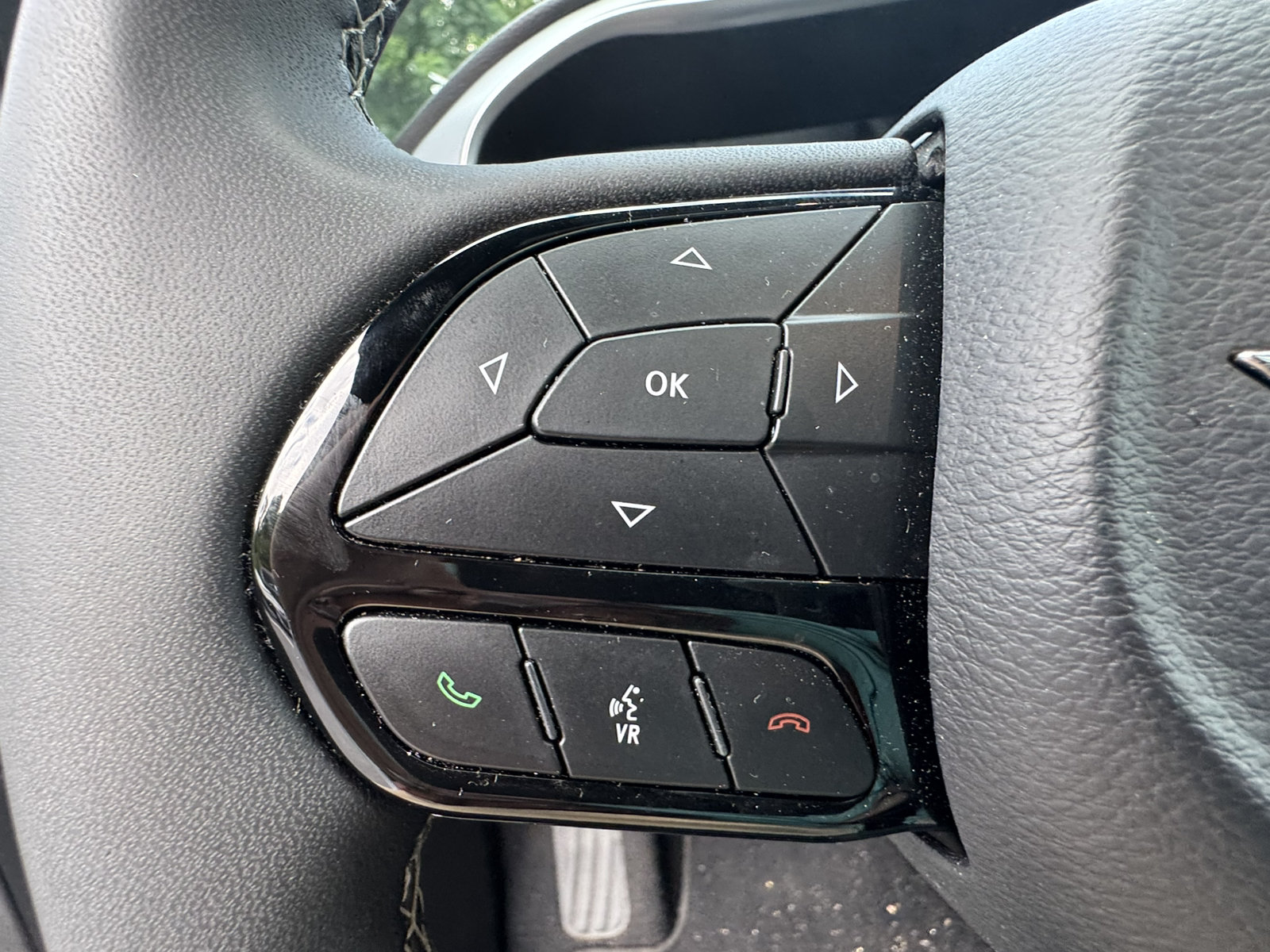 Used 2025 Chrysler Pacifica Limited FWD image 33