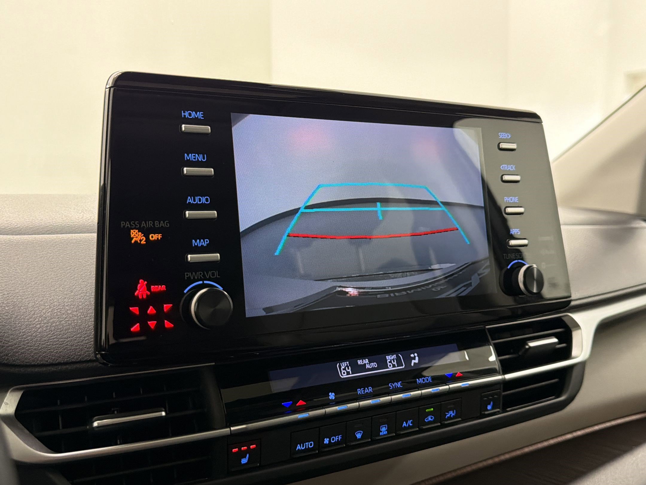 Used 2022 Toyota Sienna XLE image 28