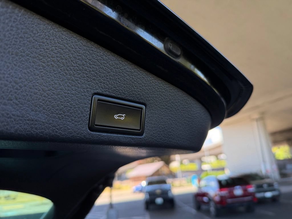 Used 2014 Volkswagen Touareg VR6 AWD/4WD image 34