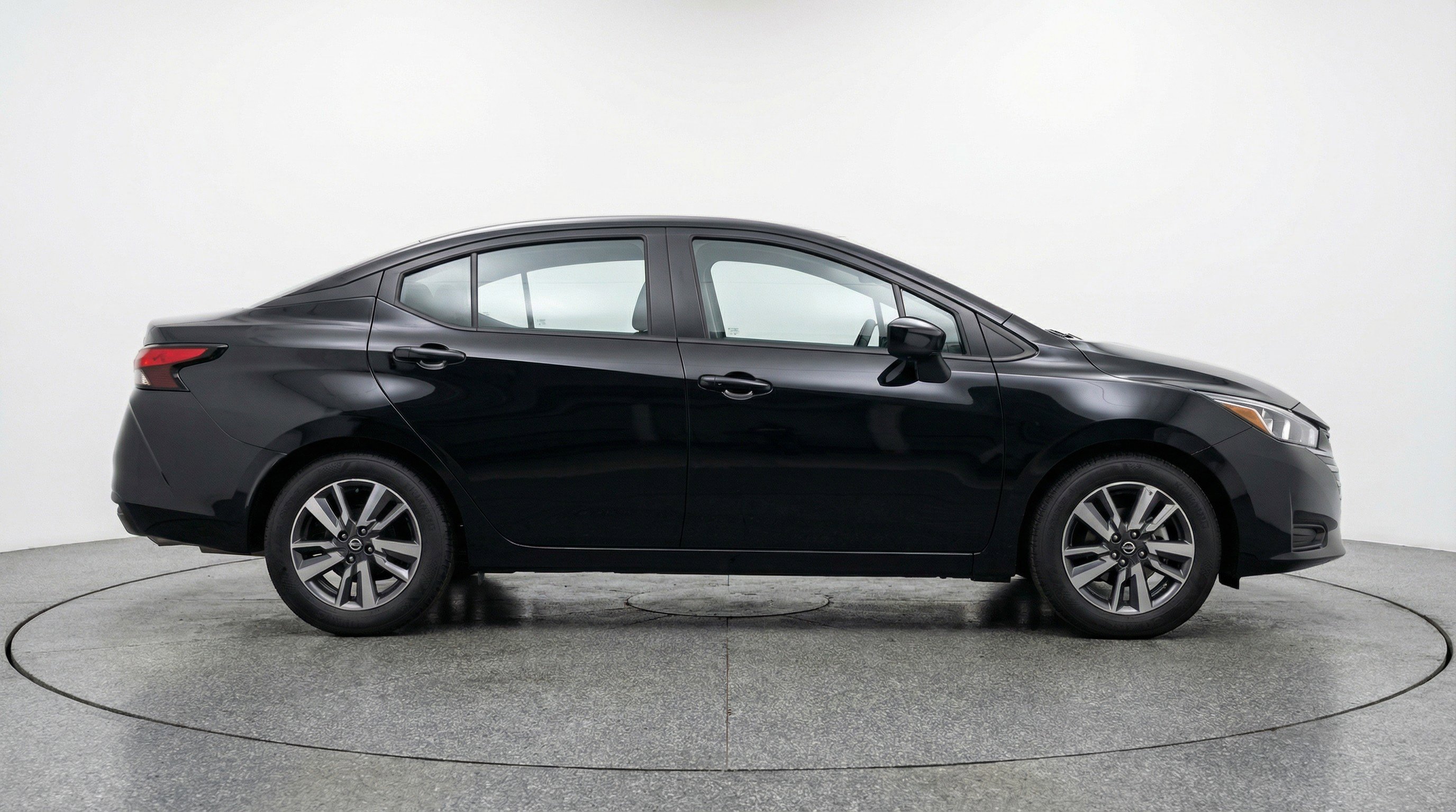 Used 2025 Nissan Versa SV FWD image 11