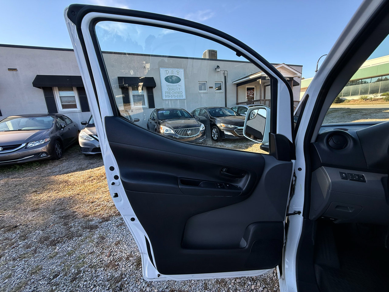 Used 2020 Nissan NV200 SV w/ Sliding Glass Door Package image 13