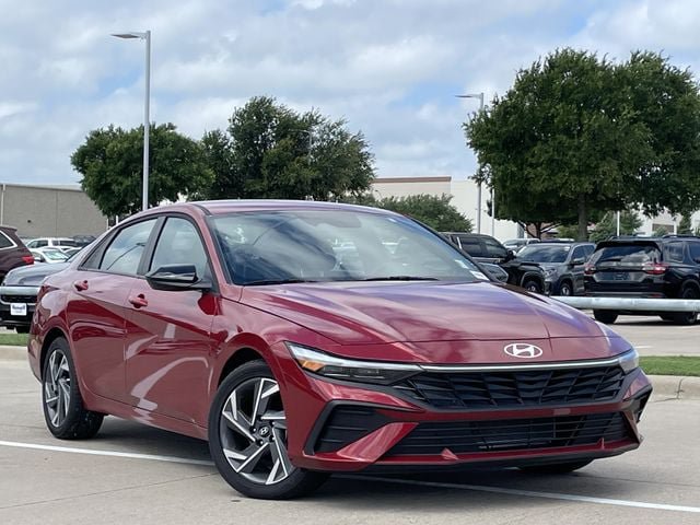 Used 2025 Hyundai Elantra Sport FWD image 2