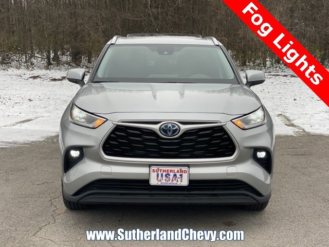 Used 2022 Toyota Highlander XLE image 2